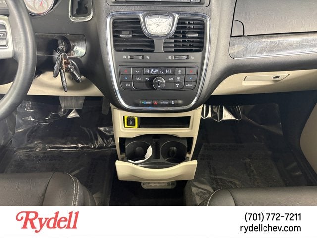 2016 Chrysler Town & Country Touring